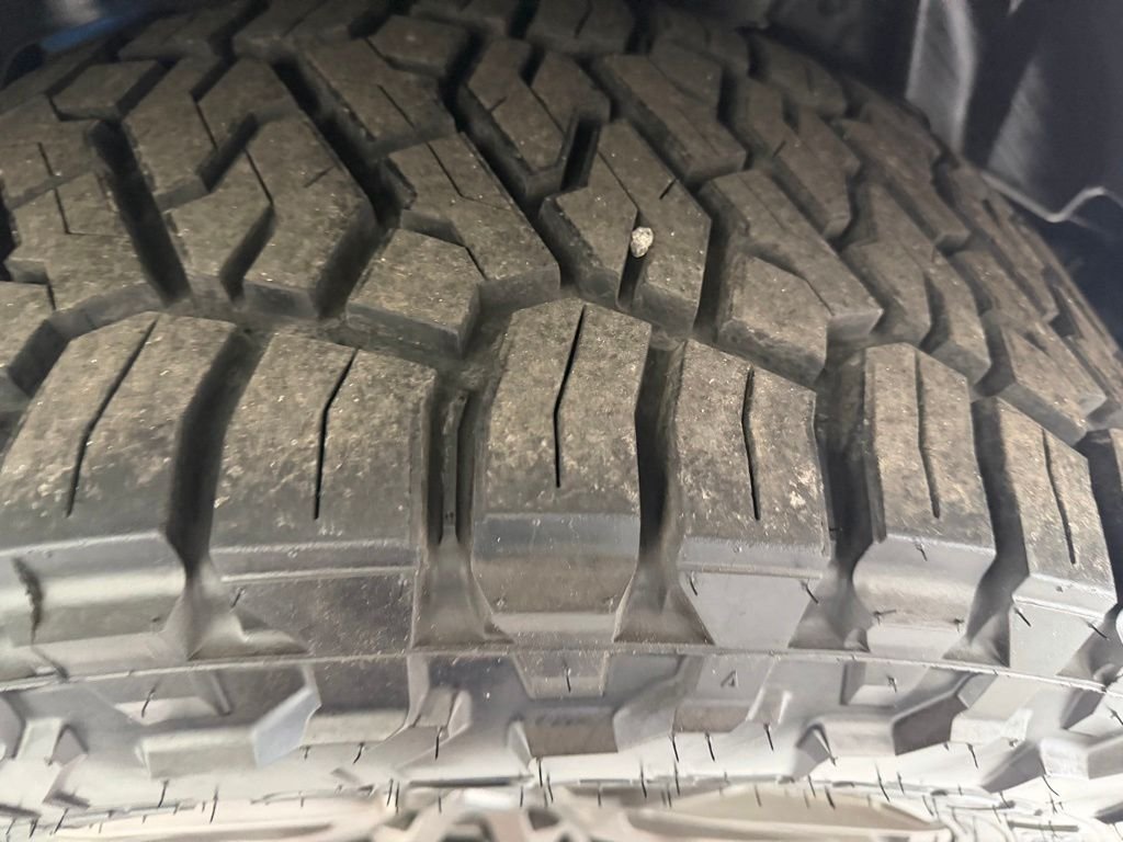 Used 2023 Gray Ford Wildtrak image 12