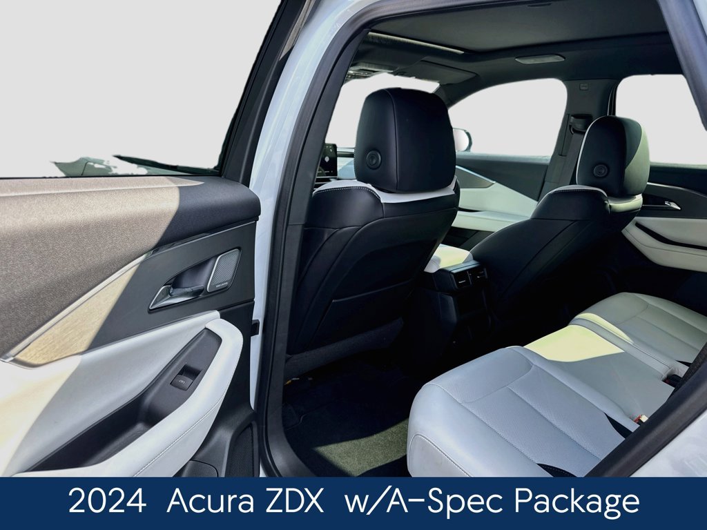 Used 2024  Acura Base image 35