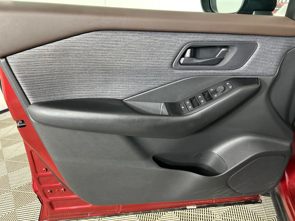 Used 2023 Red Nissan S image 11
