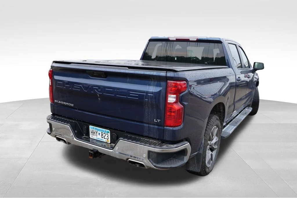 Used 2022 Blue Metallic Chevrolet LT image 3
