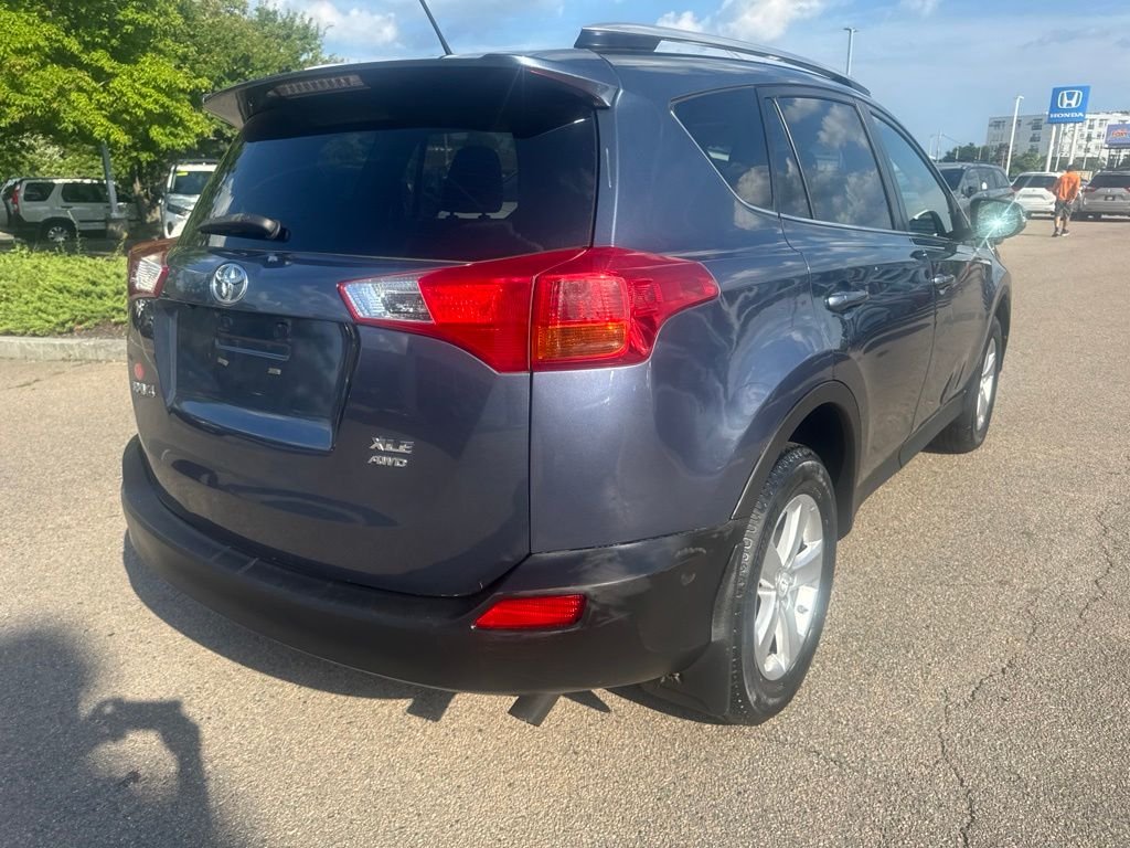 Used 2013 Blue Toyota LE image 7