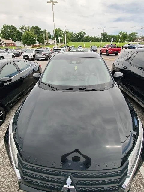 Used 2023 Black Mitsubishi  image 4