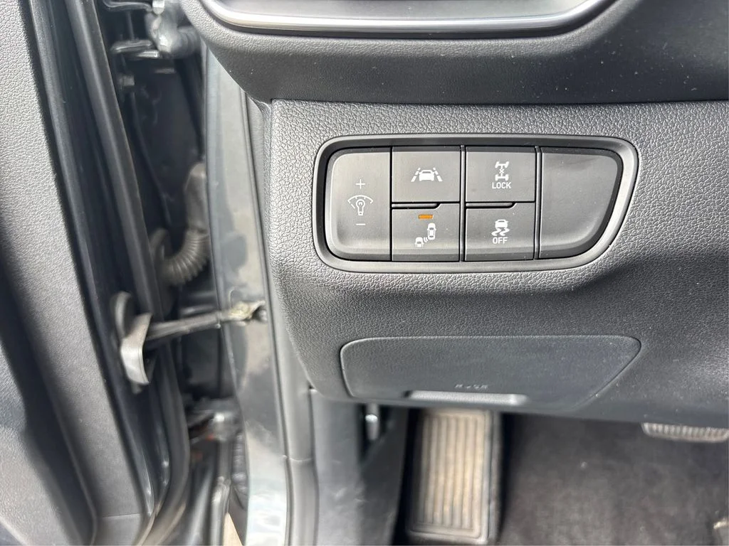 Used 2020 Green Hyundai SEL image 36