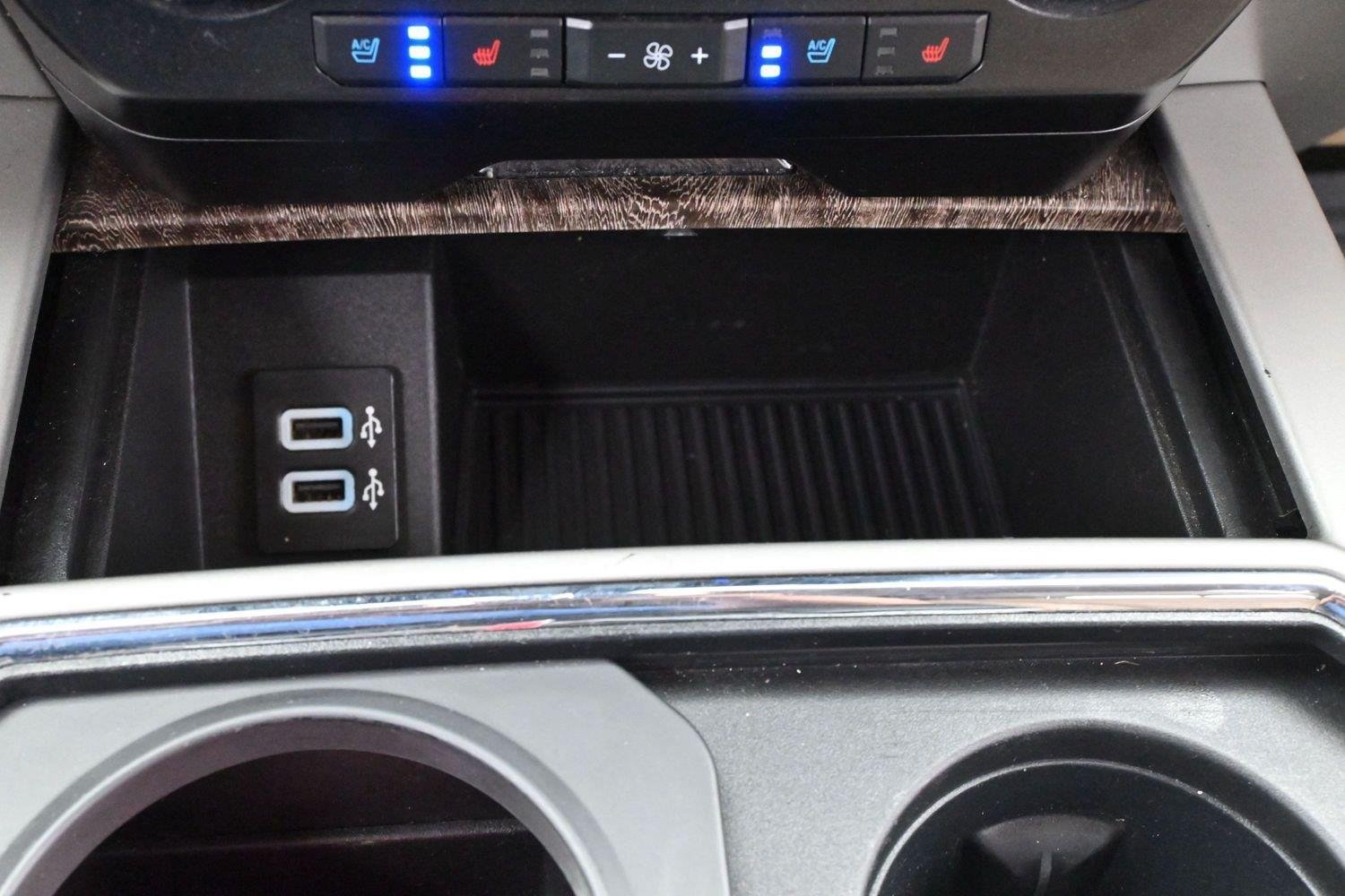 Used 2017 White Platinum Metallic Tri-Coat Ford Lariat image 25