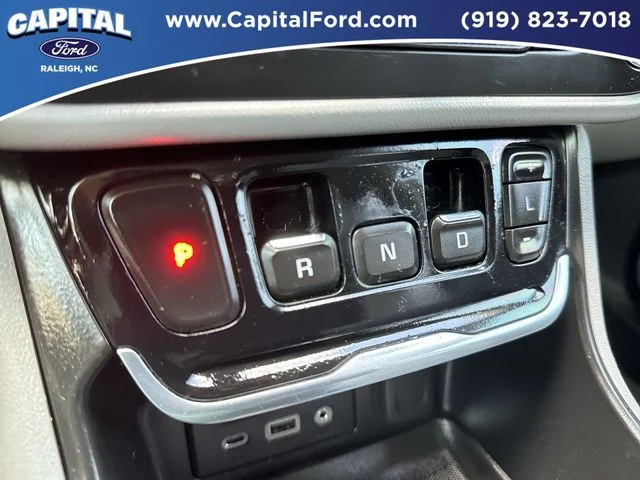 Used 2018 White GMC SLT image 30