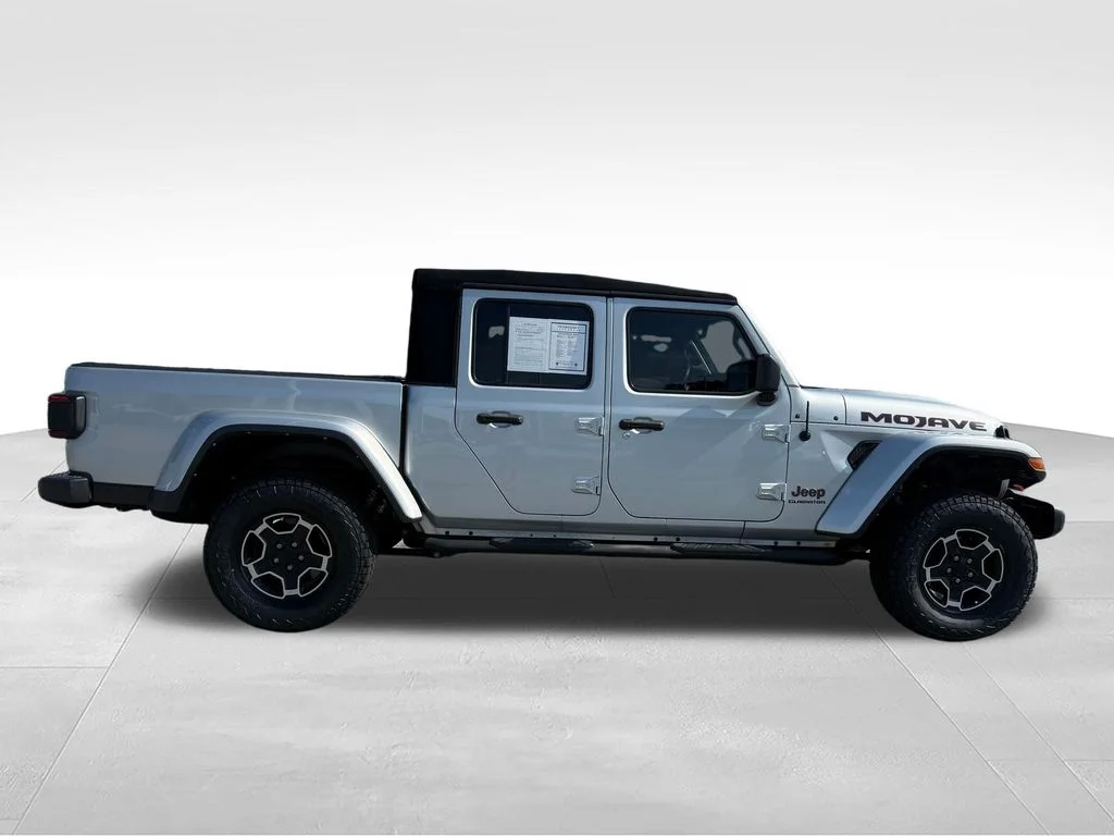 Used 2022 Silver Jeep Mojave image 30