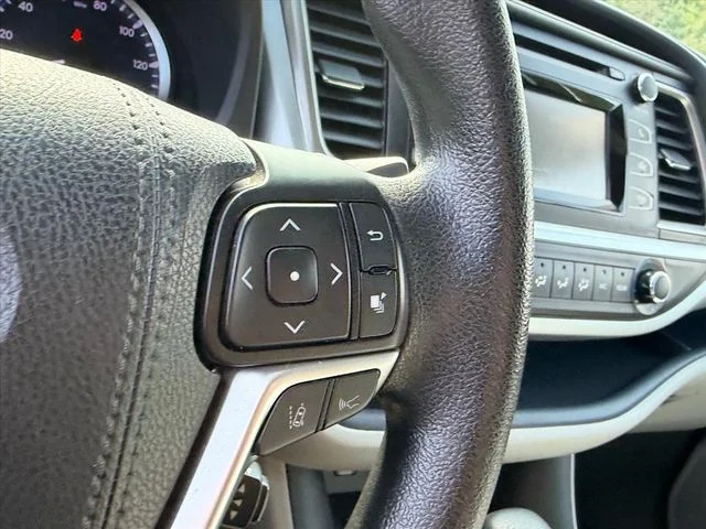 Used 2018 Blue Toyota LE image 20