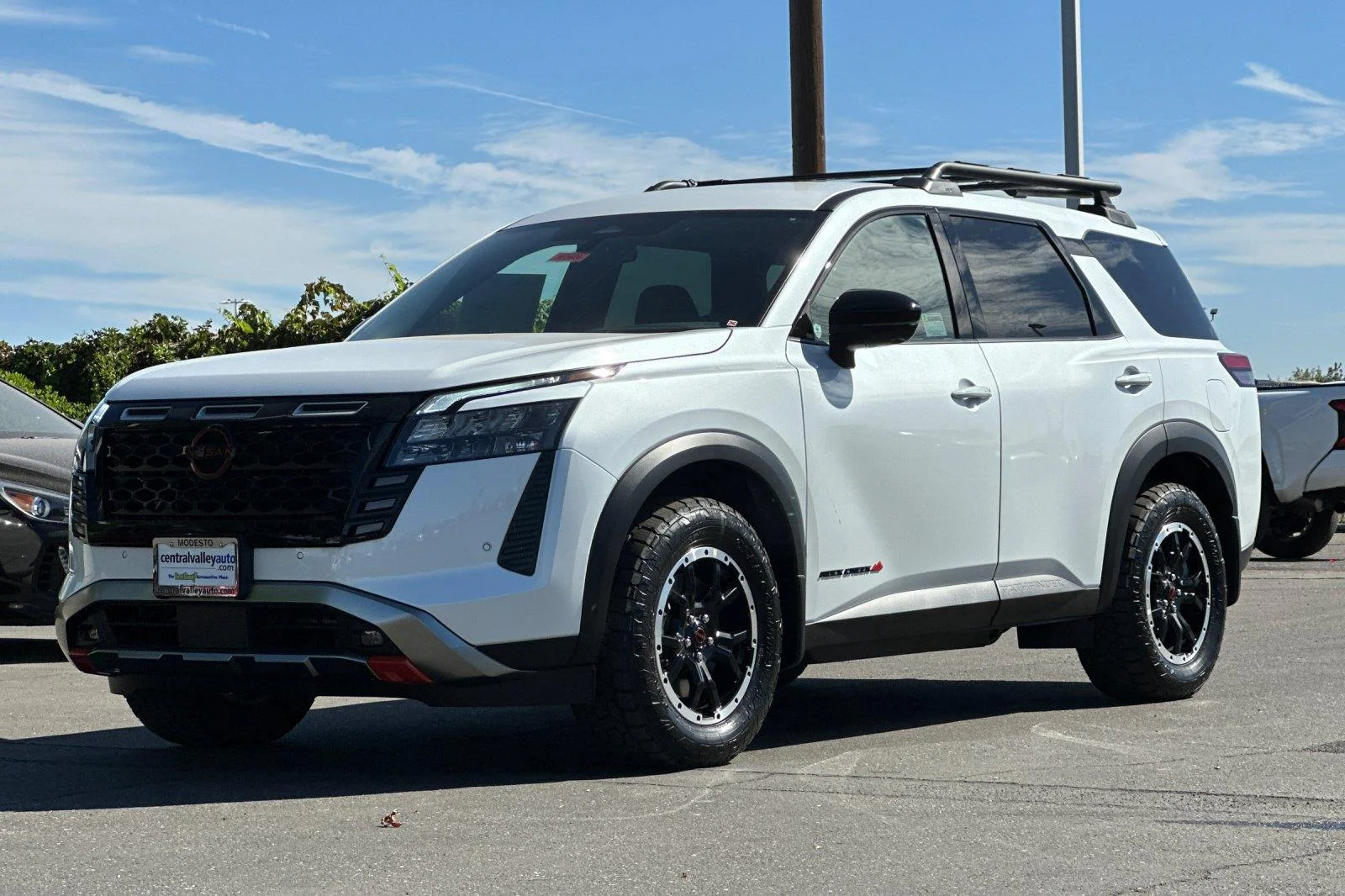 New 2026 Everest White Pearl TriCoat Nissan Rock Creek® image 7
