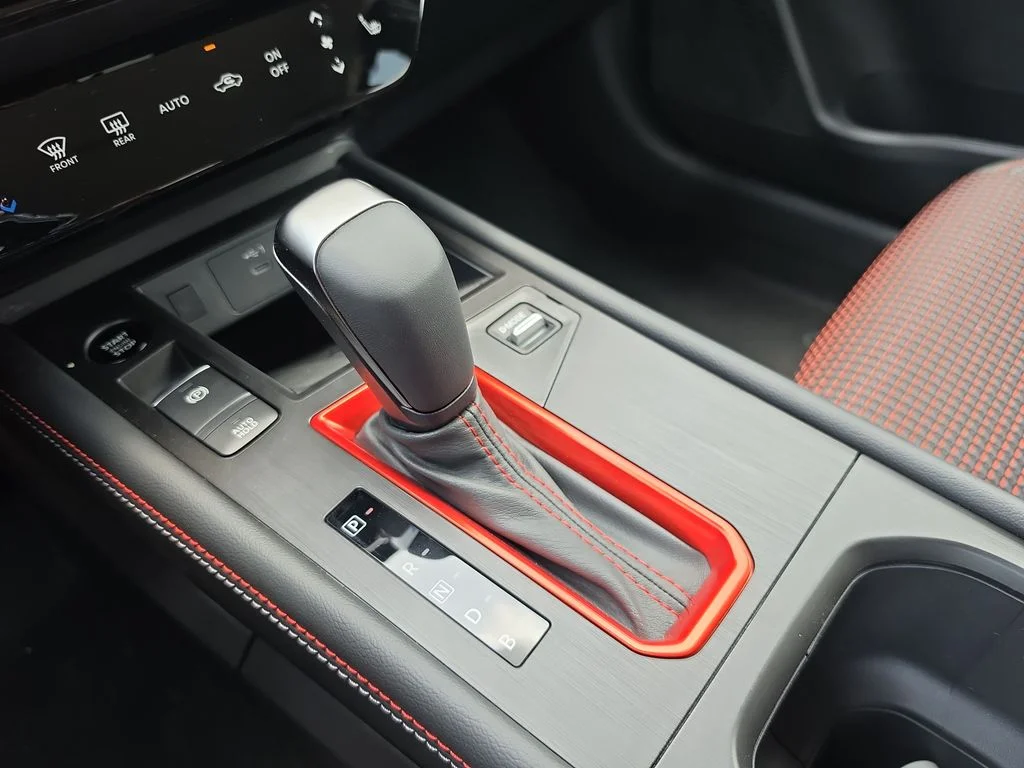 New 2026 Gun Metallic / Scarlet Ember Tintcoat Two-tone Nissan SR image 20