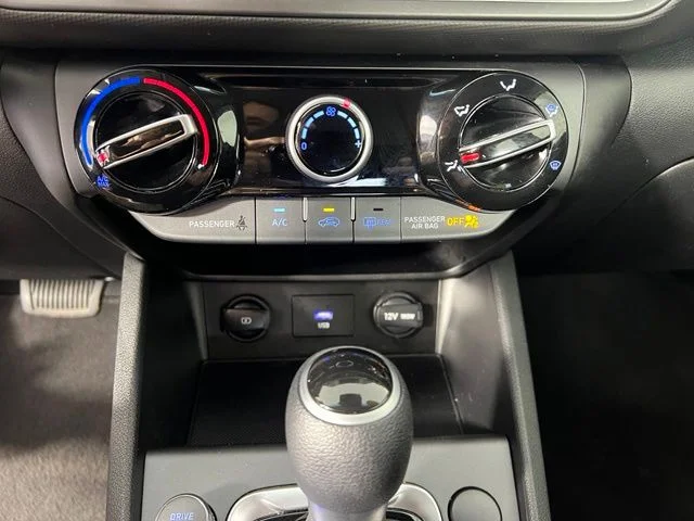 Used 2022 Green Hyundai SEL image 20