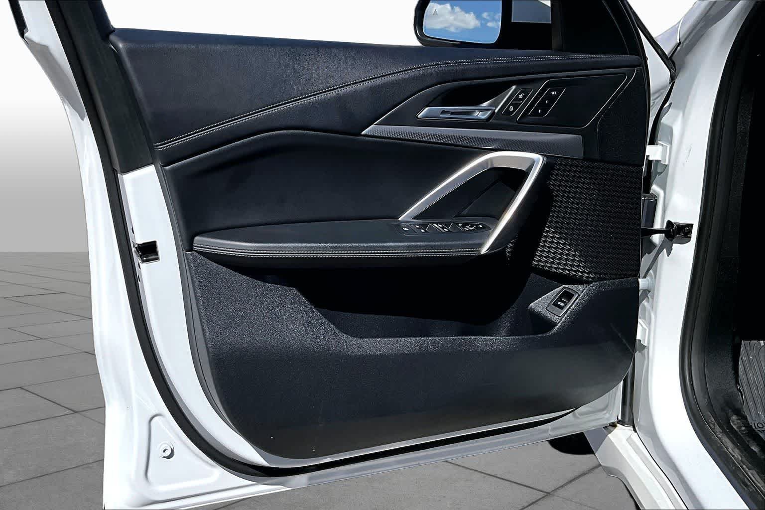Used 2025 Alpine White BMW xDrive28i image 20