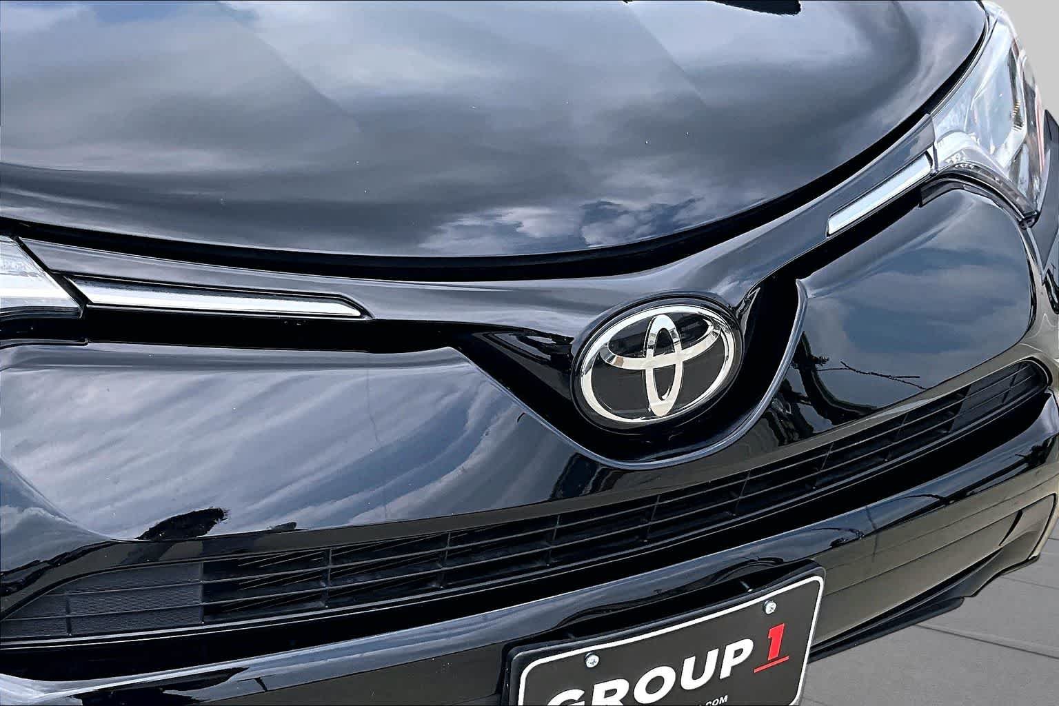 Used 2018 Black Toyota LE image 29