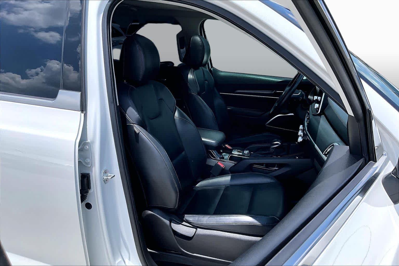 Used 2020 Snow White Pearl Kia S image 9