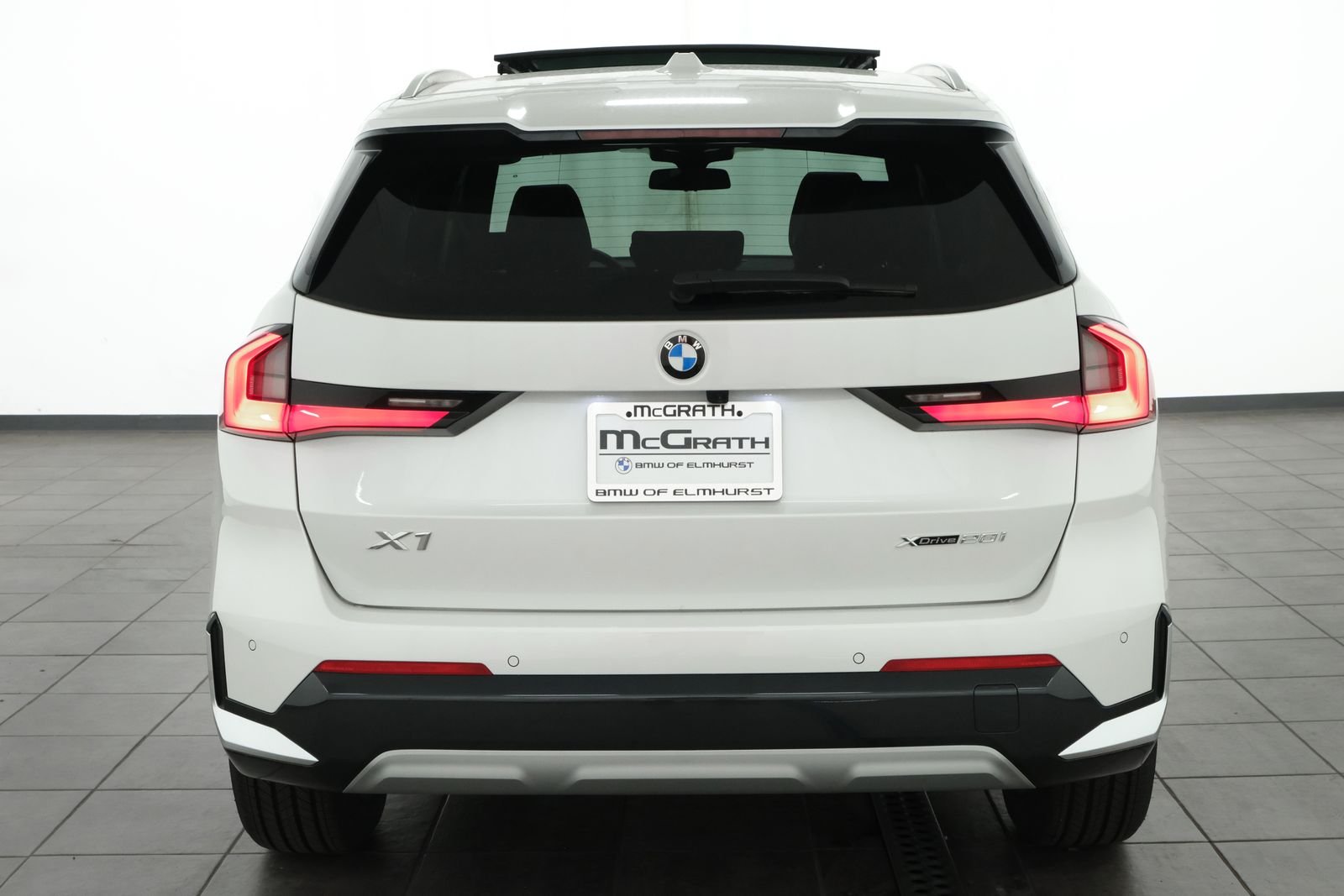 New 2027 Mineral White Metallic BMW xDrive28i image 5