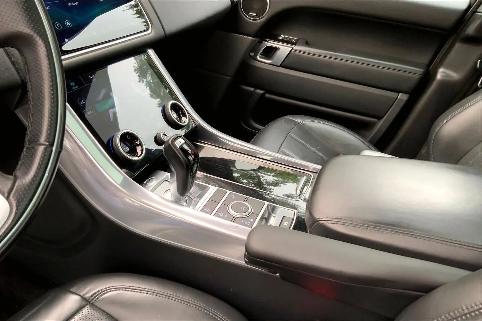 Used 2021 Eiger Grey Metallic Land Rover HSE Silver Edition image 16