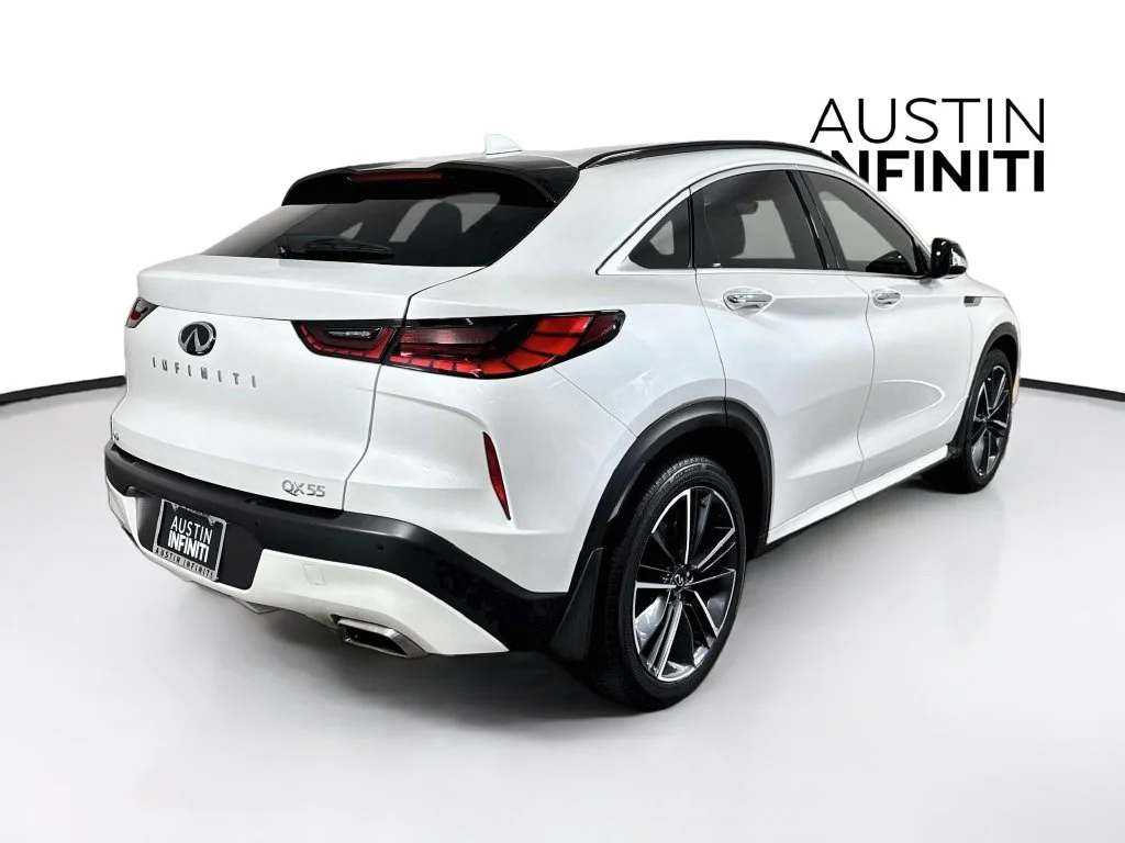 Certified Used 2025 White INFINITI LUXE image 10