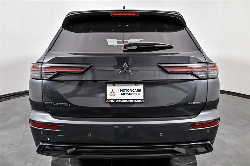 New 2026 Graphite Gray Metallic Mitsubishi LE 1.5T 2WD image 8