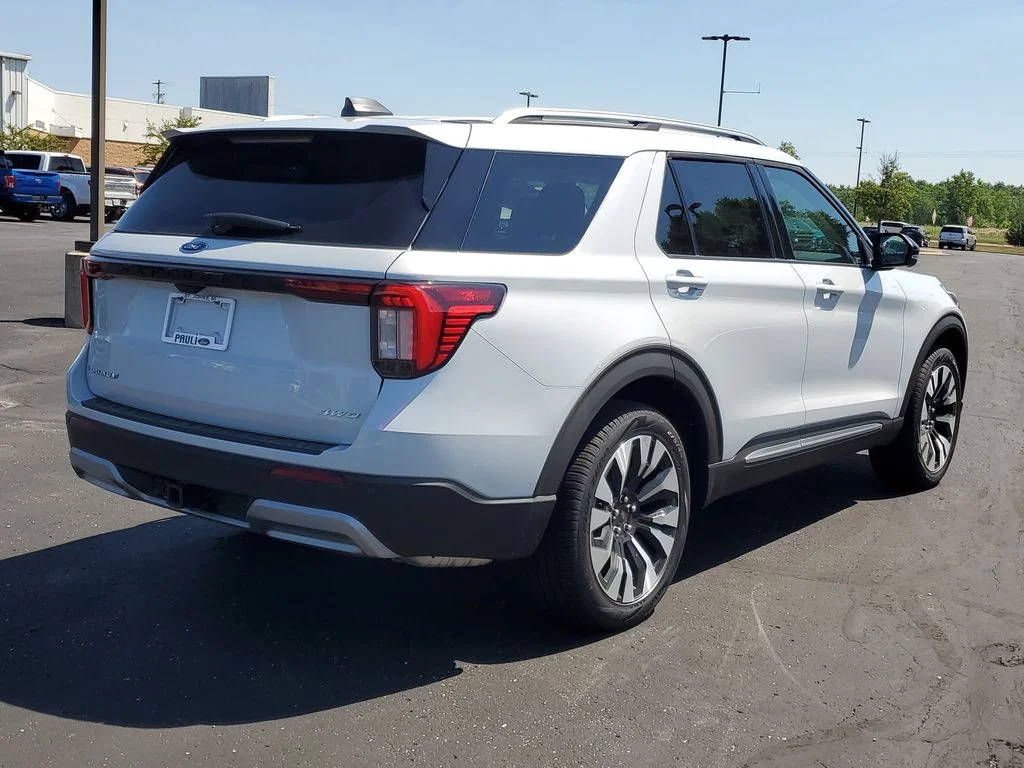 New 2026 Space White Metallic Ford Platinum™ image 4
