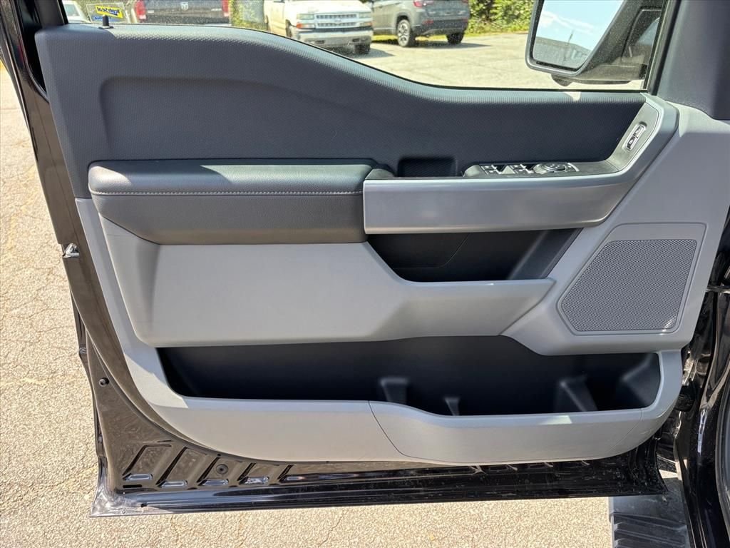 Used 2023 Black Ford XLT image 9