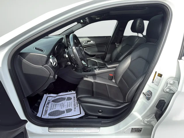 Used 2019 White Mercedes-Benz GLA 250 image 31