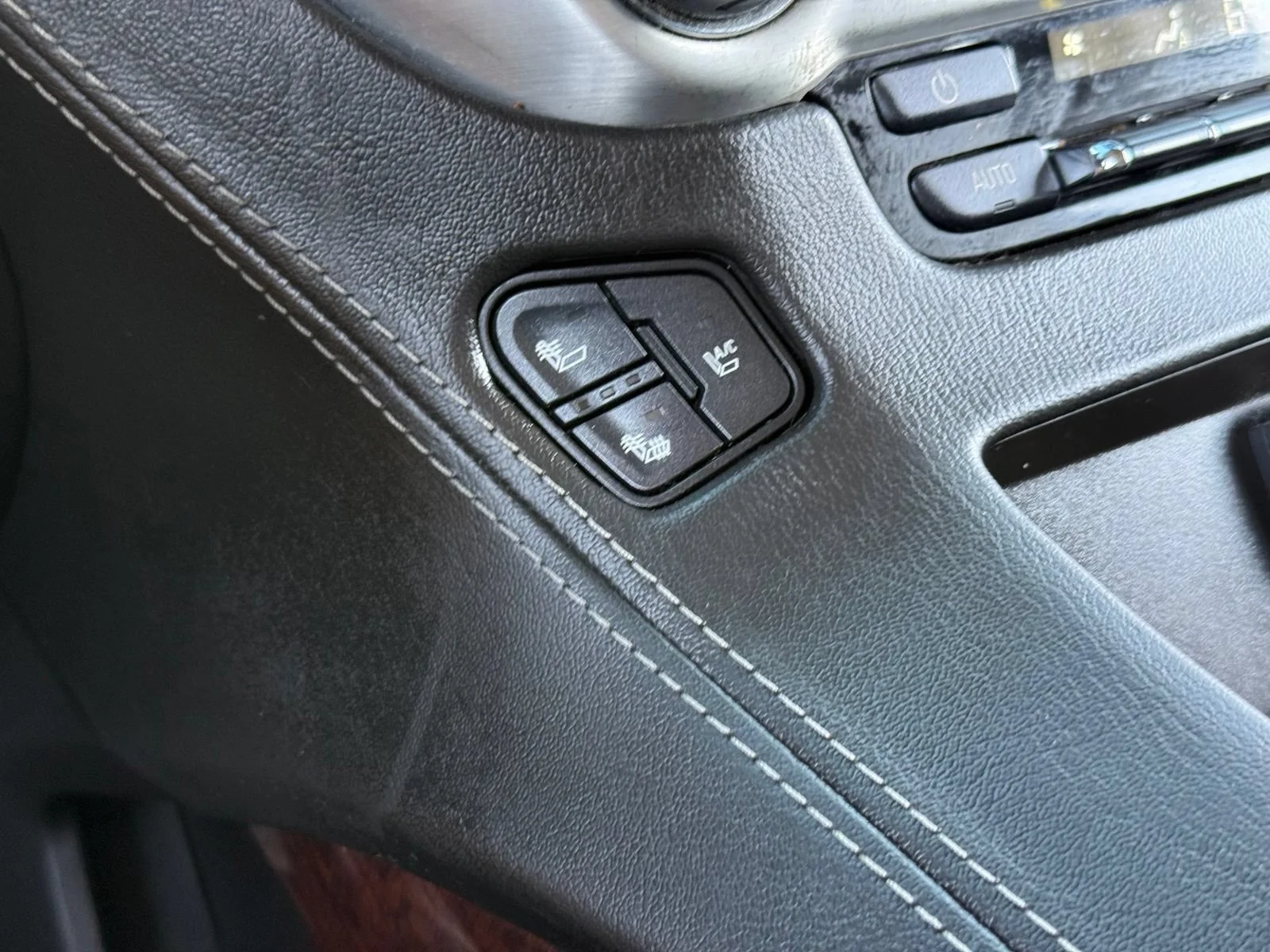 Used 2015 IRIDIUM METALLIC GMC SLT image 29