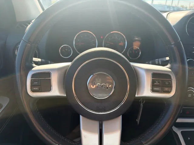 Used 2017 Gray Jeep Latitude image 17
