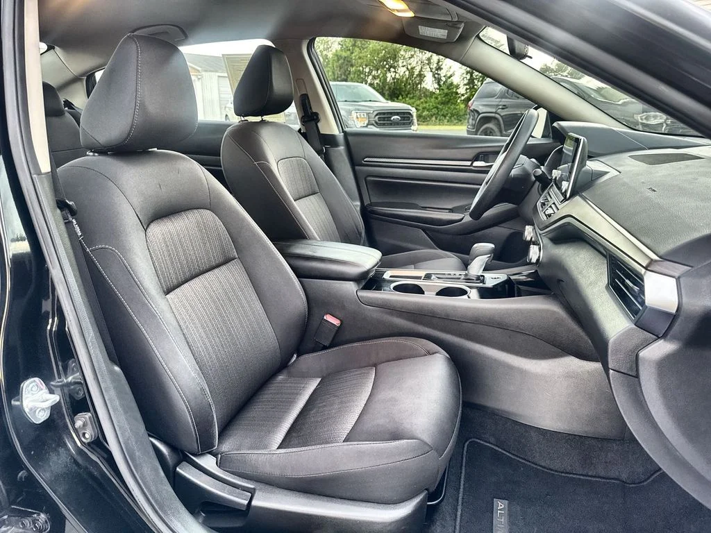 Used 2024 Black Nissan 2.5 SV image 23