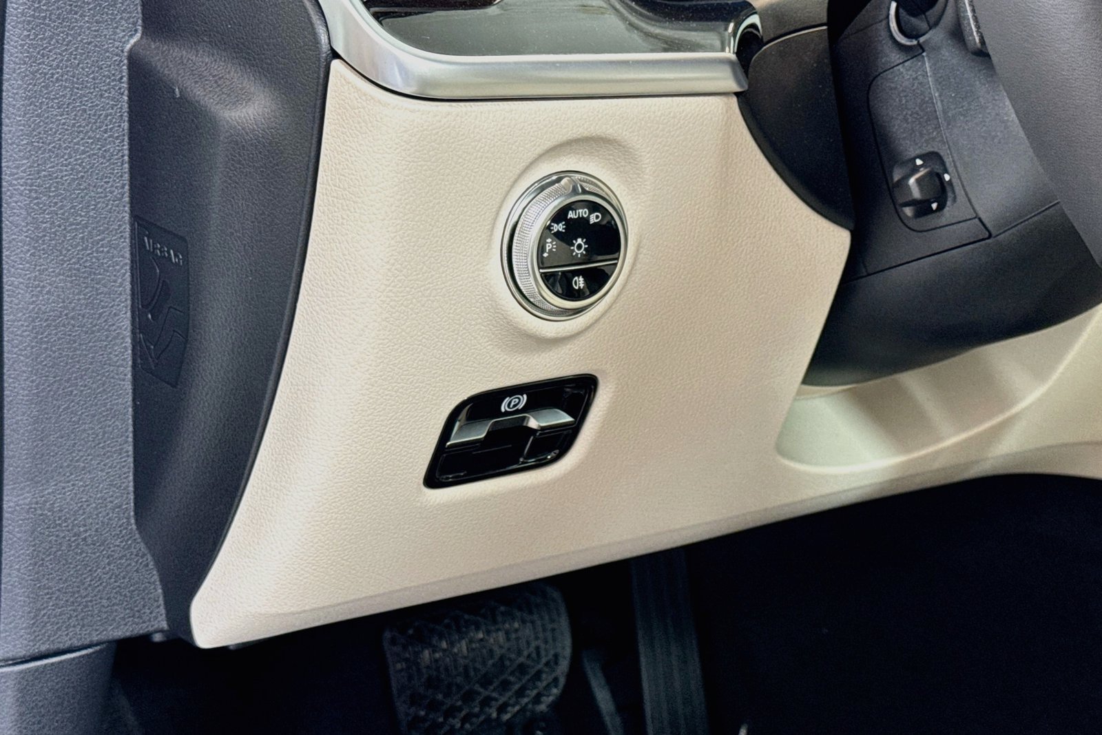 New 2026 Polar White Mercedes-Benz C 300 image 10