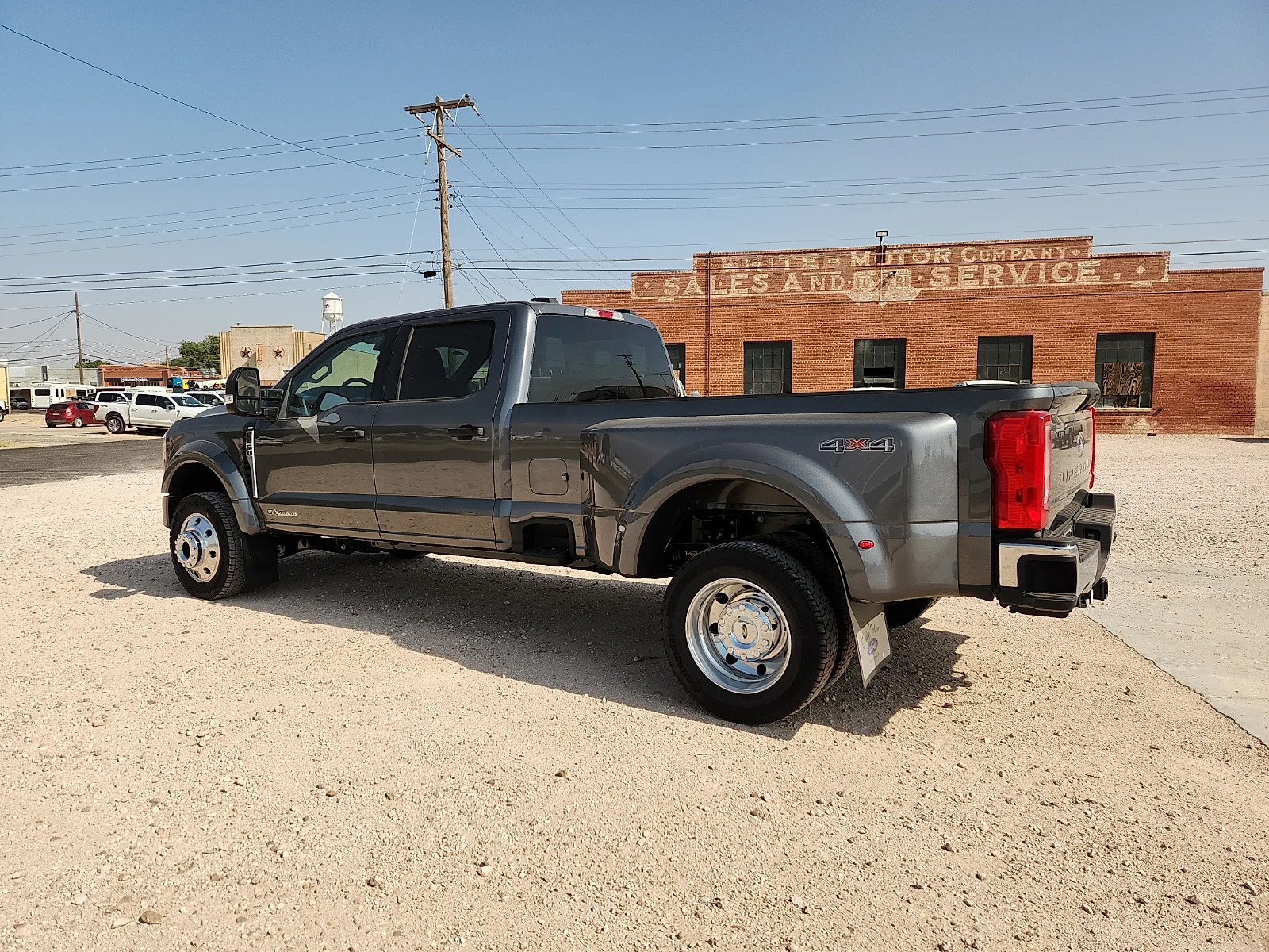 New 2026 Carbonized Gray Metallic Ford XLT image 4
