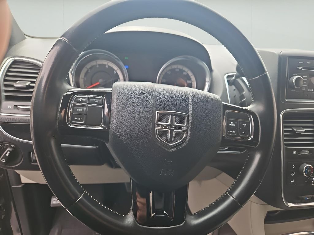 Used 2017 Granite Pearlcoat Dodge SXT image 21