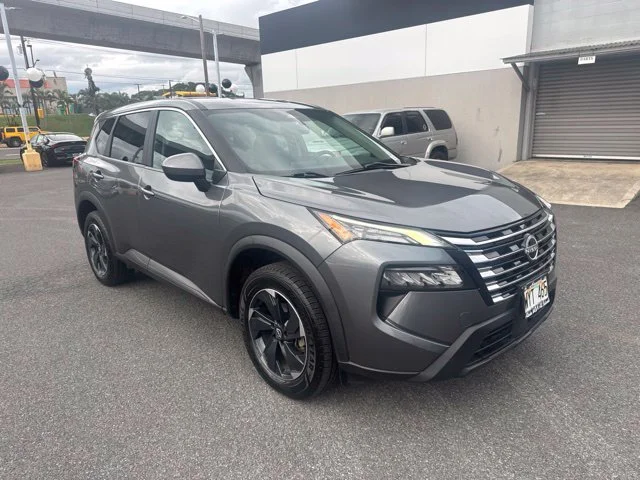 Used 2024 Gray Nissan SV image 7