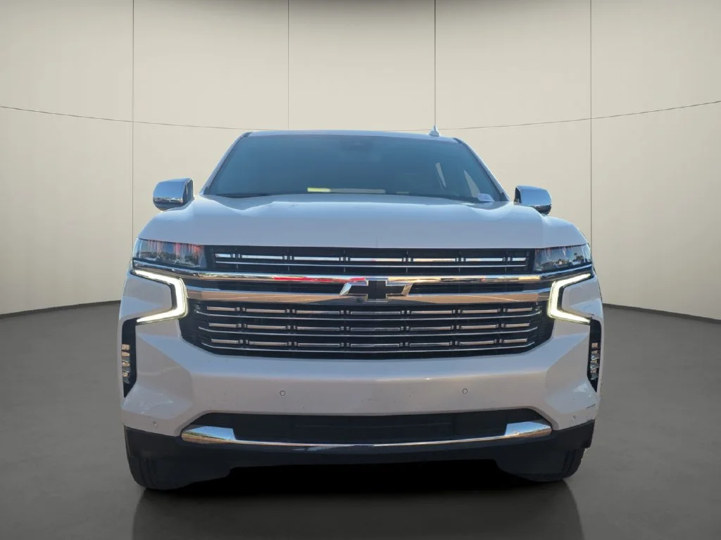 Used 2023 IRIDESCENT PEARL TRICOAT Chevrolet Premier image 2