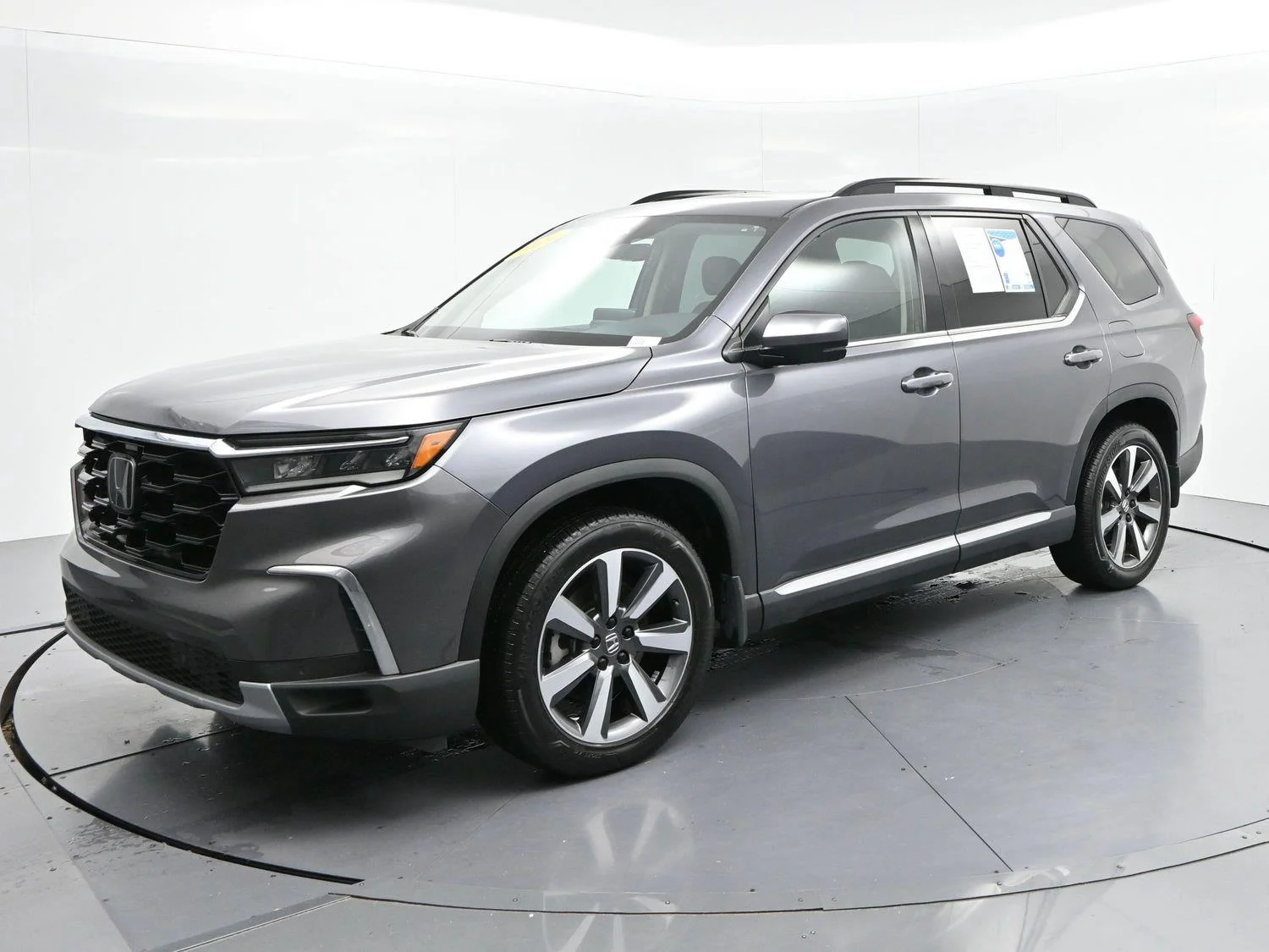 Used 2024 Modern Steel Metallic Honda Touring image 4