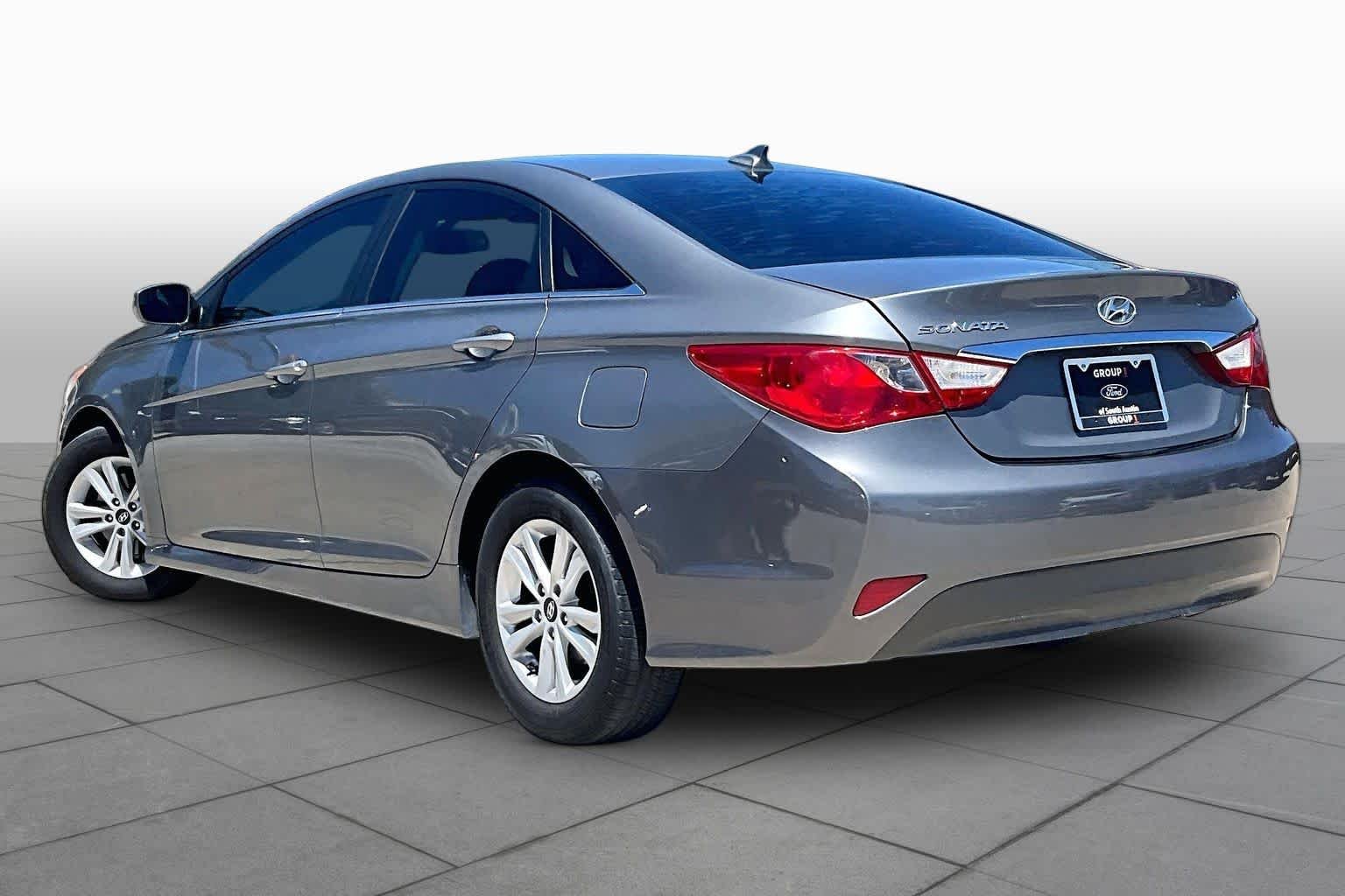 Used 2014 Harbor Gray Metallic Hyundai GLS image 12