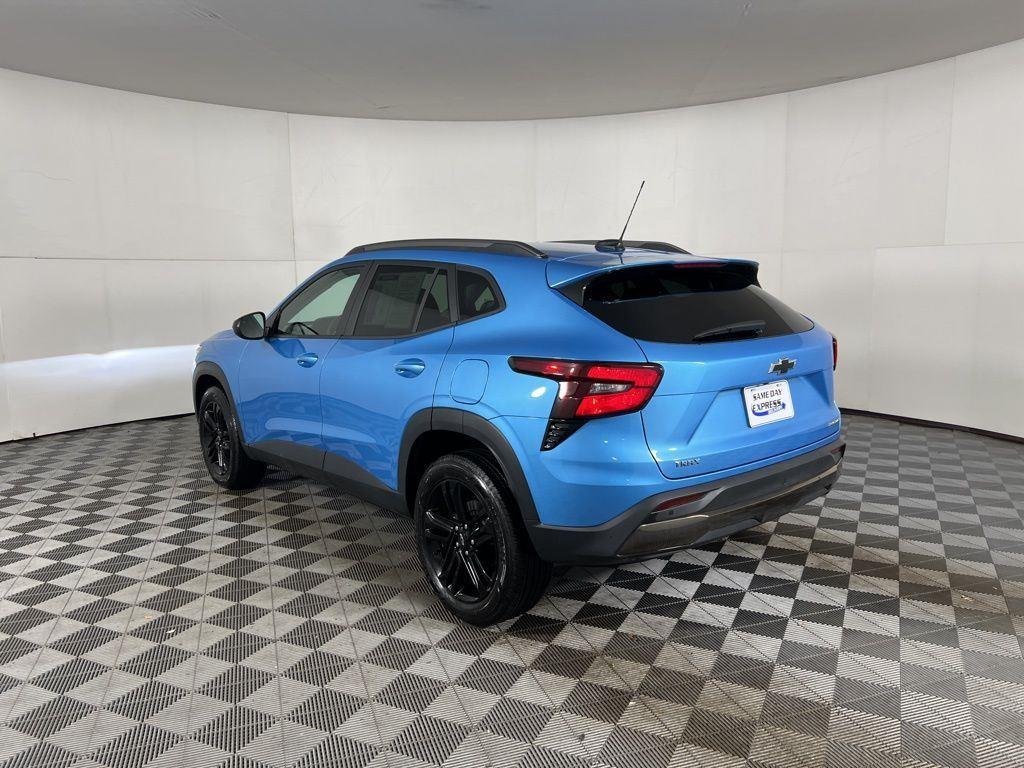 Used 2025 Marina Blue Chevrolet ACTIV image 25