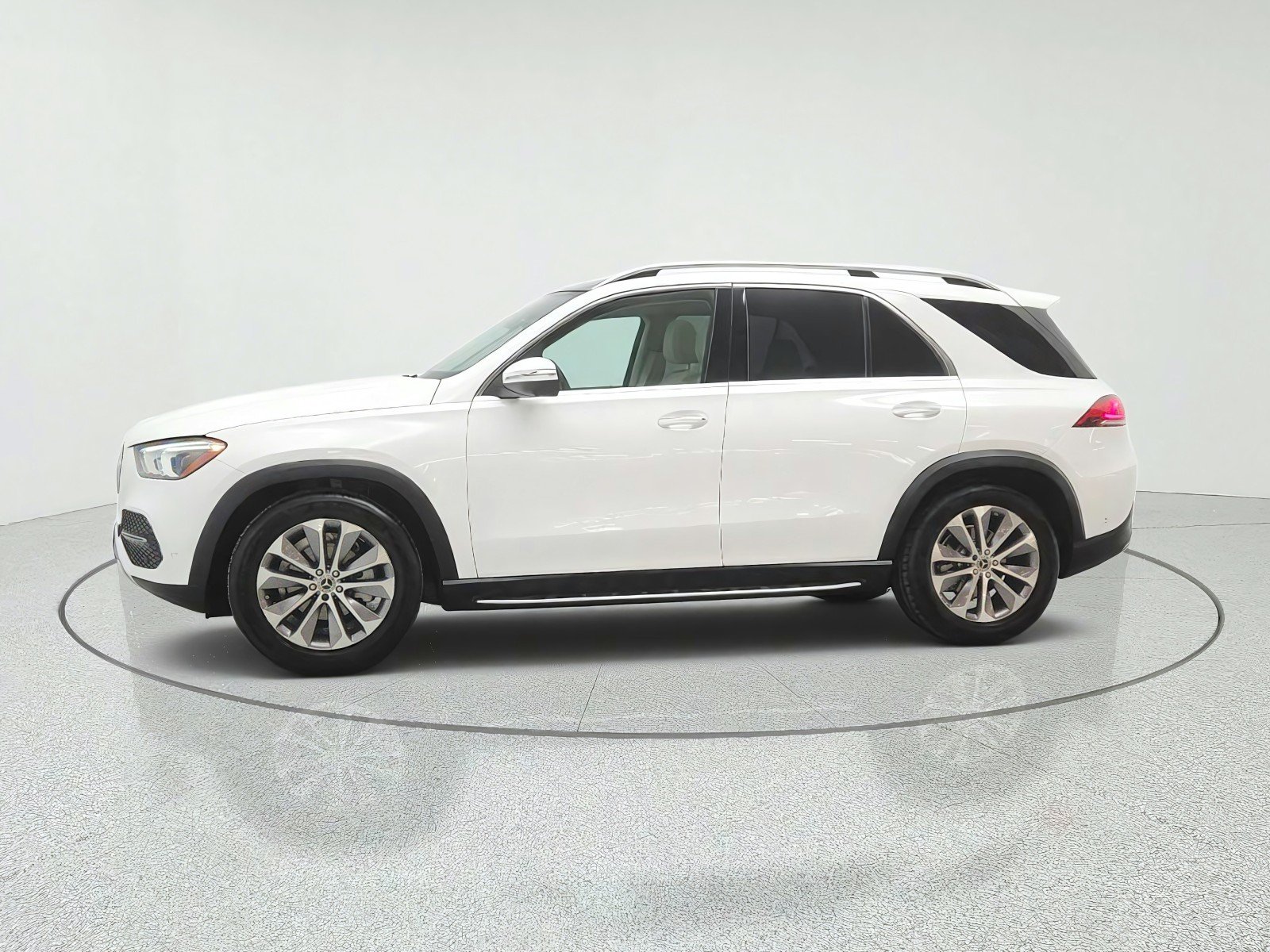 Used 2022 Polar White Mercedes-Benz GLE 350 4MATIC® SUV image 8