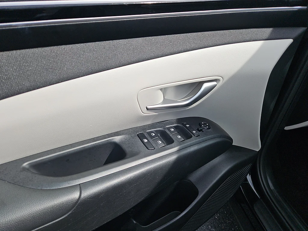 Used 2023 Phantom Black Pearl Hyundai SEL image 21