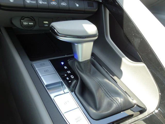 2025 Hyundai Elantra SEL - Photo 13
