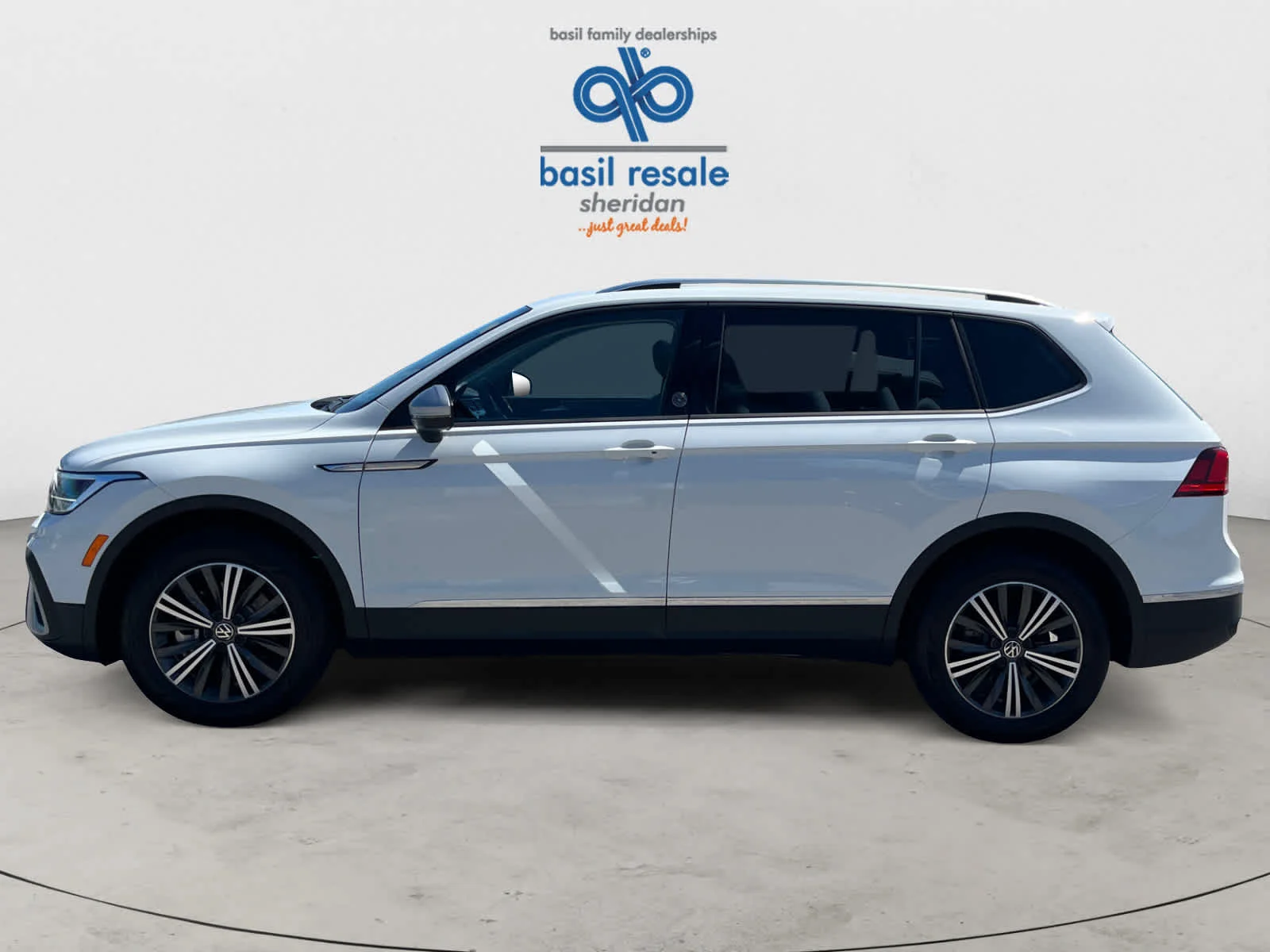 Used 2024 Pure White Volkswagen Wolfsburg Edition image 3