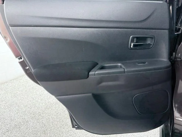 Used 2024  Mitsubishi 2.0 LE image 20