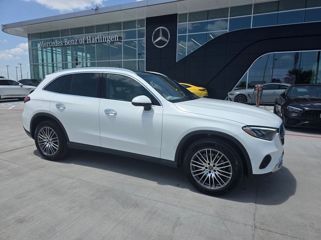 New 2026 Polar White Mercedes-Benz GLC 300 image 1