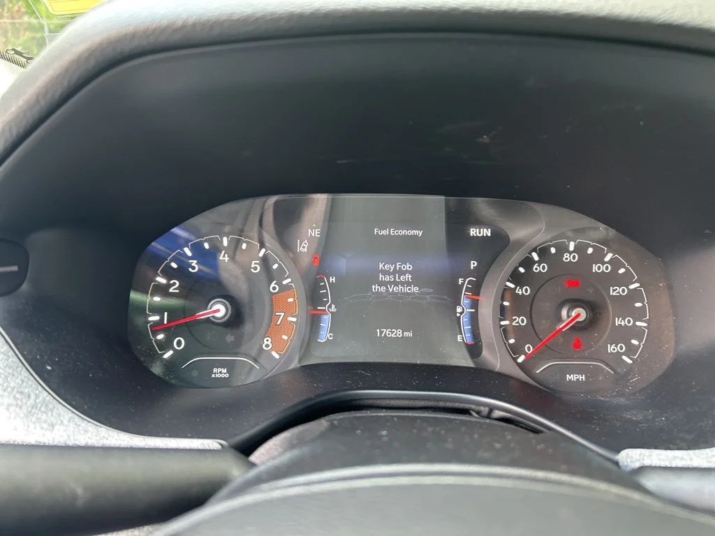 Used 2022 Black Jeep Latitude Lux image 22