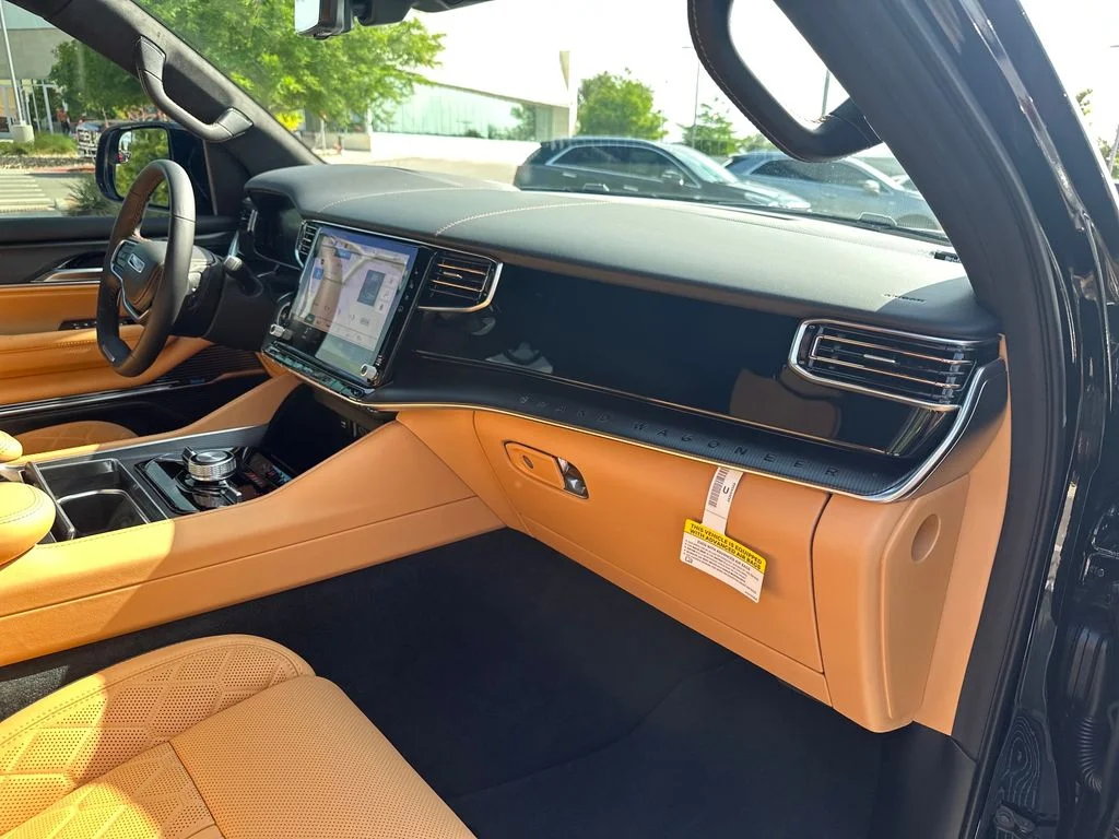 New 2026 High Gloss Black Exterior Paint Jeep Summit Reserve image 36