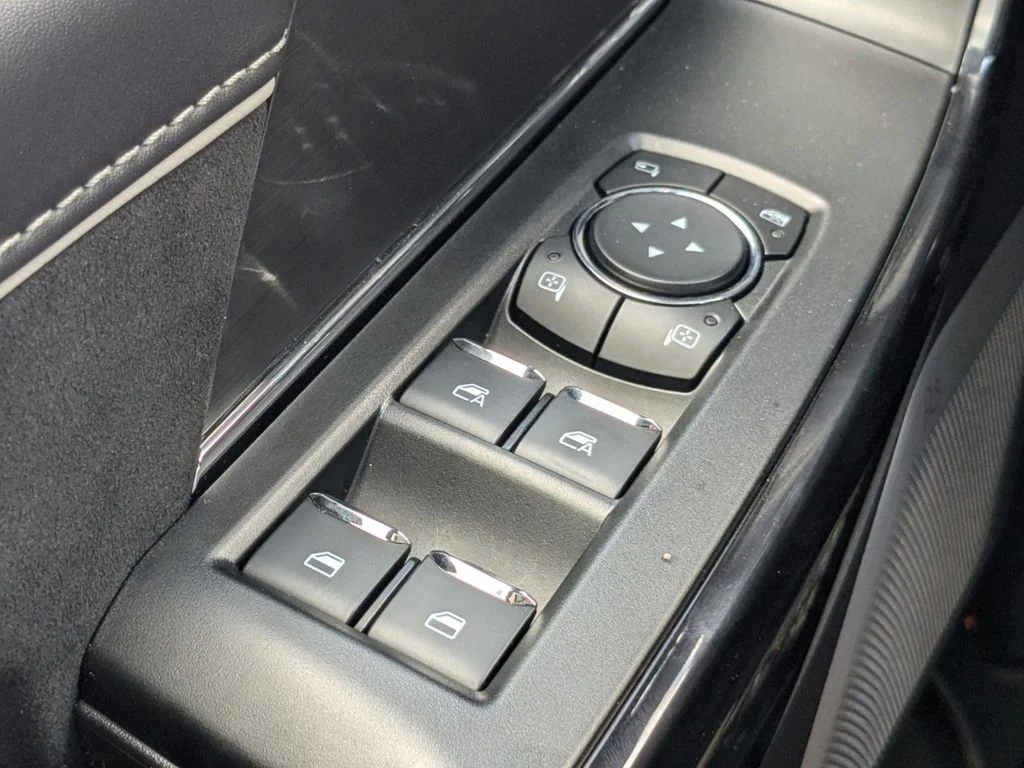 2025 Ford F-150 Lightning Platinum - Photo 28