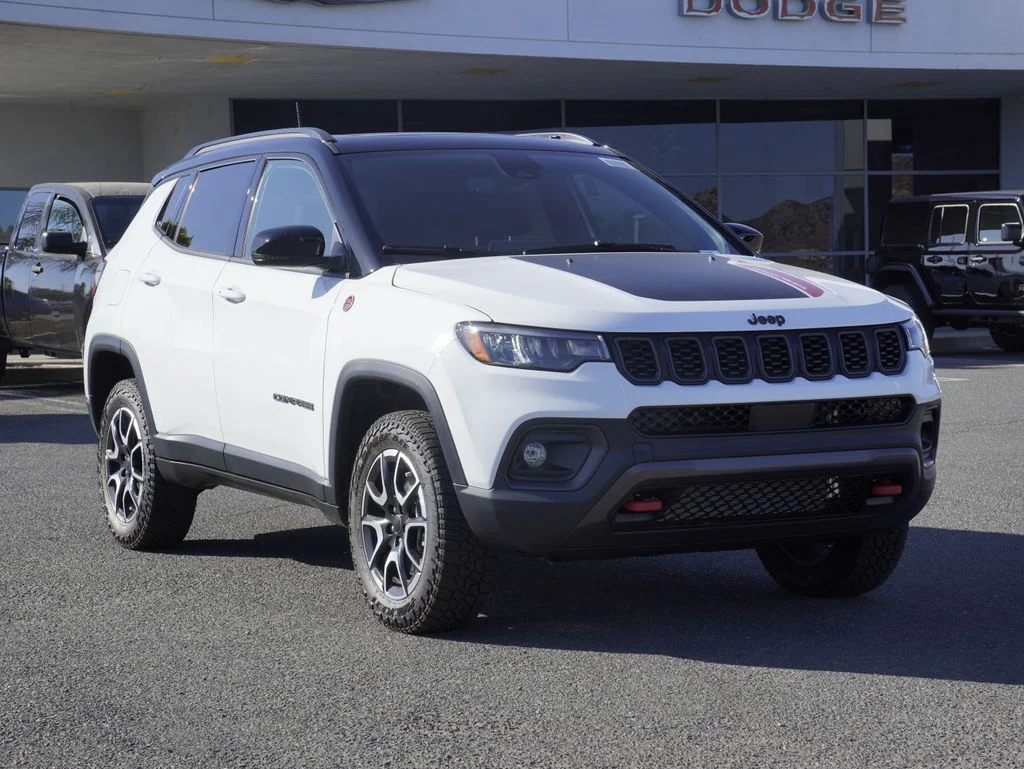 New 2026 Bright White Clear-Coat Exterior Paint Jeep Trailhawk image 1
