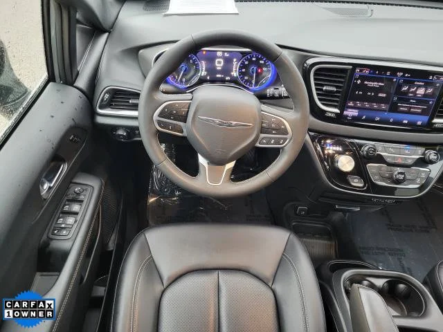 Used 2025 White Chrysler Select image 12