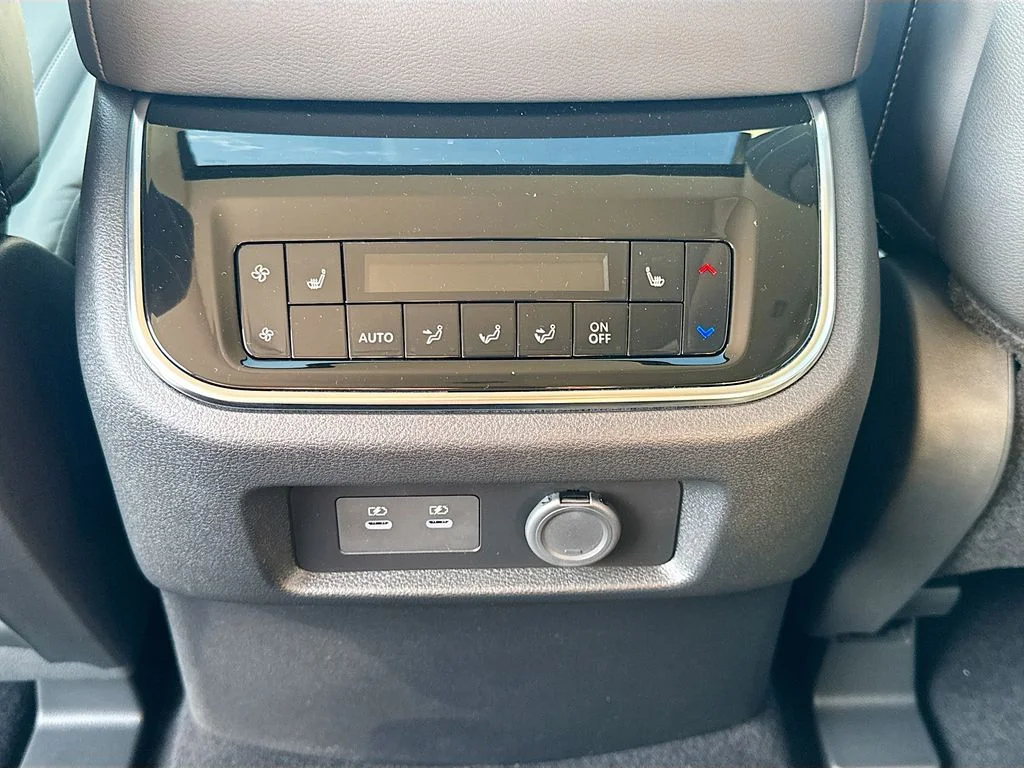 New 2026 RADIANT WHITE INFINITI Pure 2WD image 27