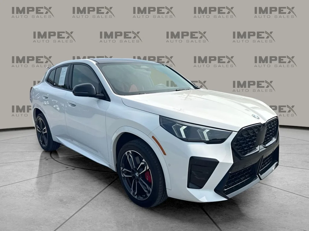 Used 2025 White BMW xDrive28i image 4
