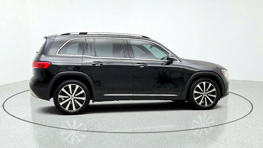 Used 2020 Night Black Mercedes-Benz GLB 250 4MATIC® SUV w/ Premium Pkg, Surround View & Panorama Roof image 4