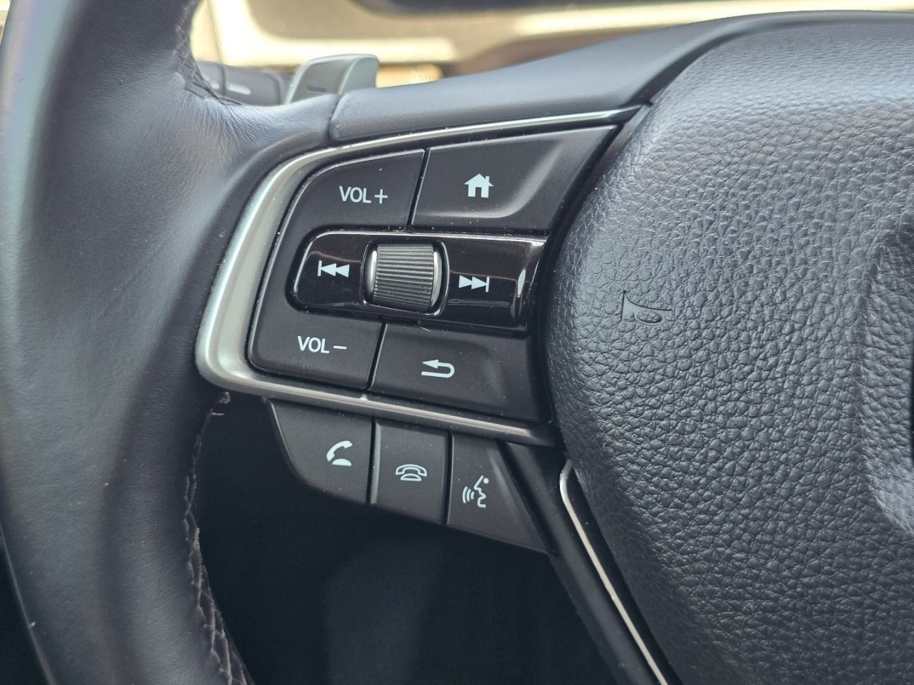 Used 2018  Honda Touring image 33